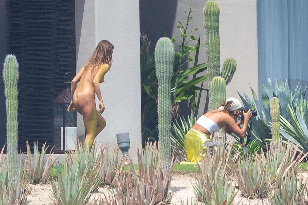 Glenda Saborio Marin and Some Naked Lady Hanging Out with Anthony Kiedis gallery, pic 8