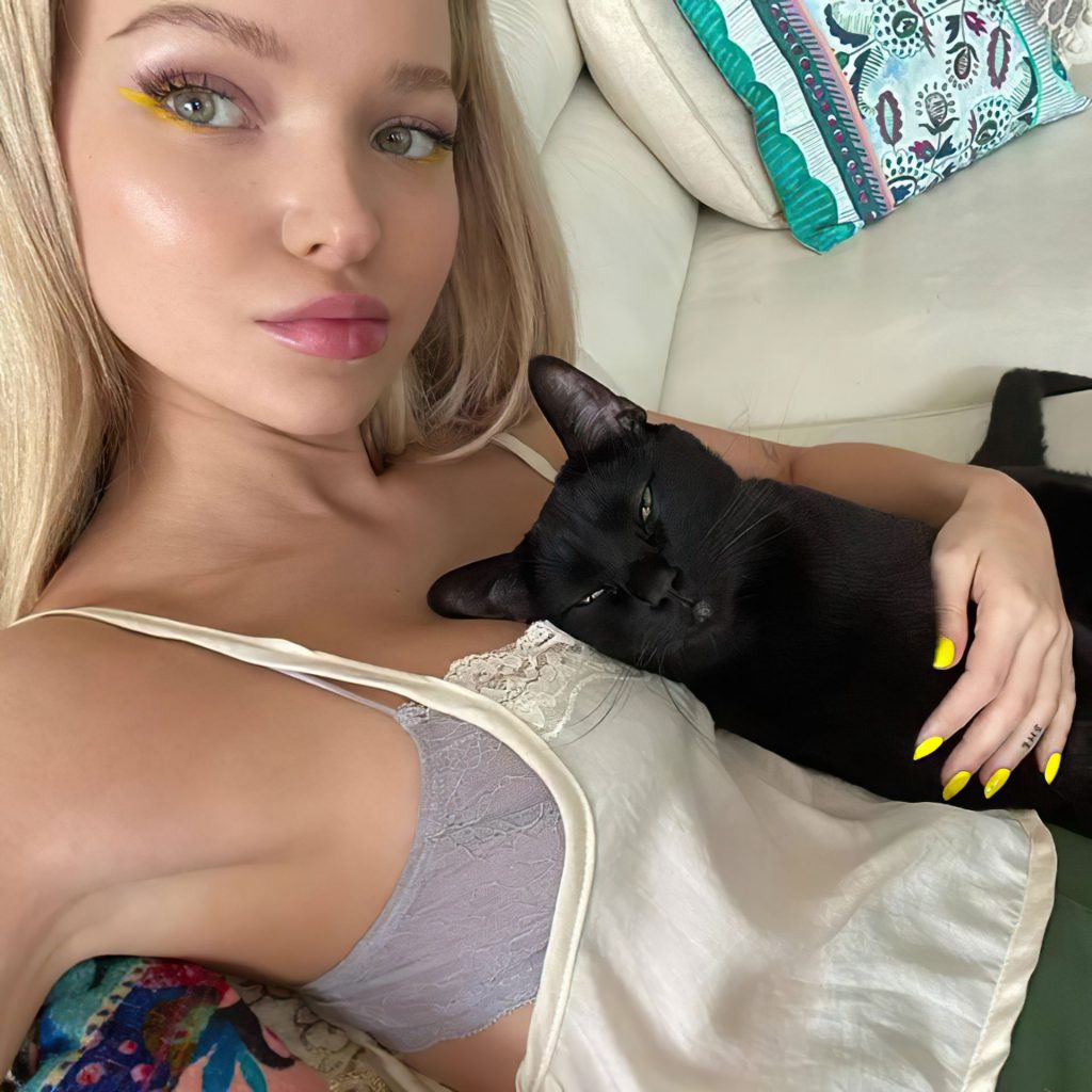 Doll-Faced Dove Cameron Showing Her Boobs for the Camera gallery, pic 10