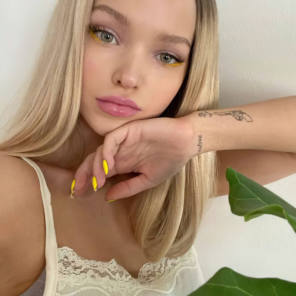 Doll-Faced Dove Cameron Showing Her Boobs for the Camera gallery, pic 12
