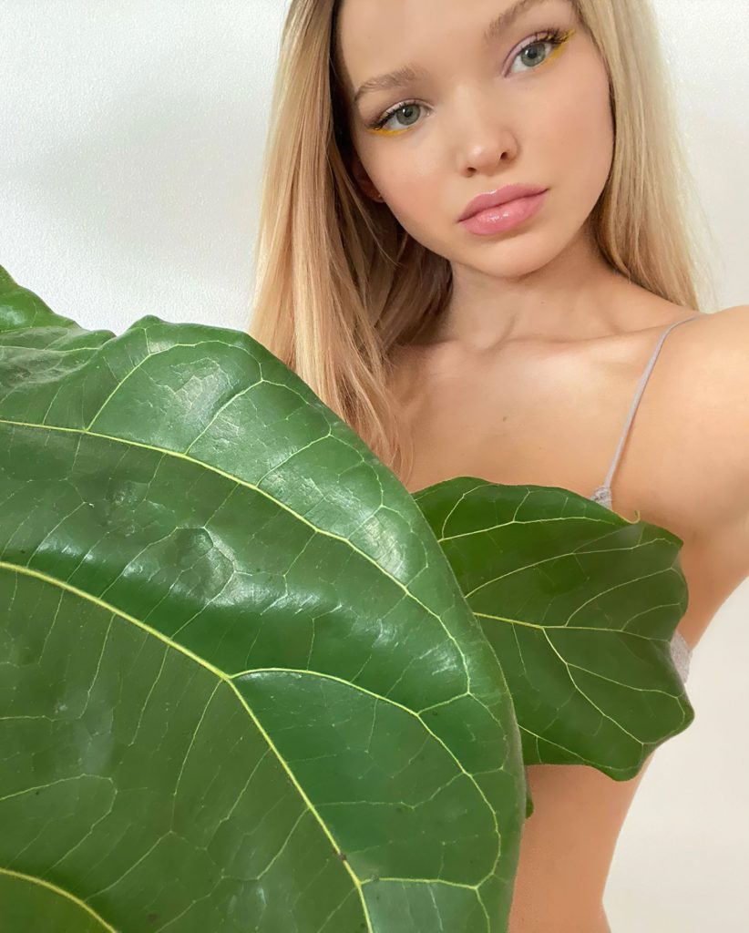 Doll-Faced Dove Cameron Showing Her Boobs for the Camera gallery, pic 16