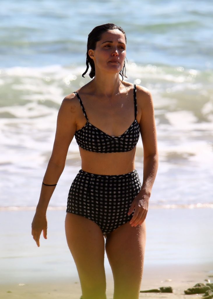 Bikini-Wearing Aussie Actress Rose Byrne Looks Outstanding gallery, pic 36