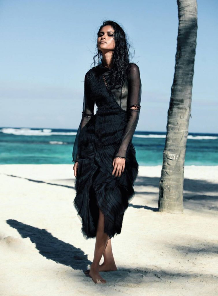 Slim Seductress Juana Burga Looks Perfect While Posing on the Beach gallery, pic 20