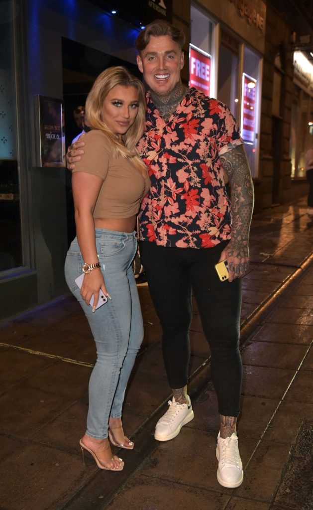 Chloe Ferry Buying Vodka and Looking Plastic as Fuck gallery, pic 28