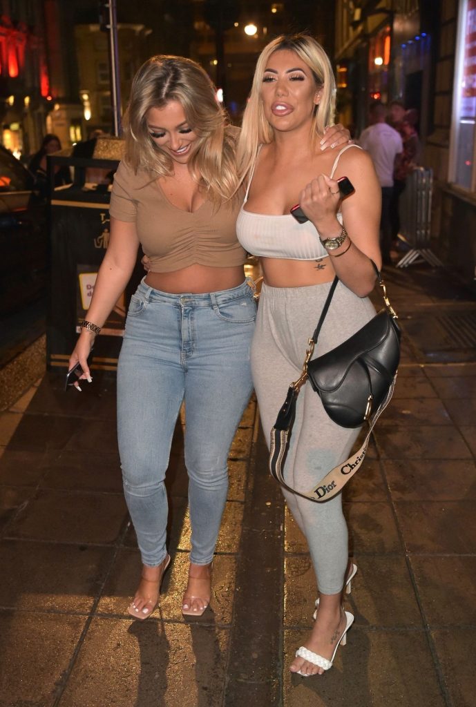 Chloe Ferry Buying Vodka and Looking Plastic as Fuck gallery, pic 46