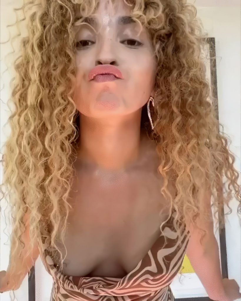 Frizzy-Haired Ella Eyre Accidentally Exposing Her Nipple (Screencaps) gallery, pic 2