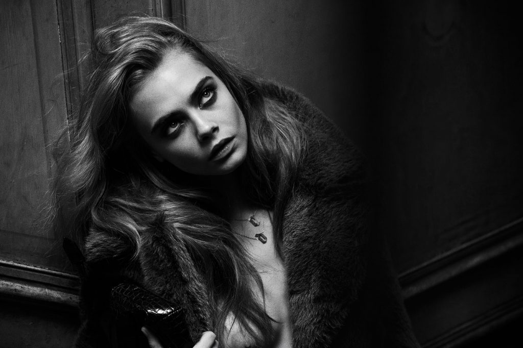 Sensuous Cara Delevingne Showing Her Perfect Boobs in B&W gallery, pic 4