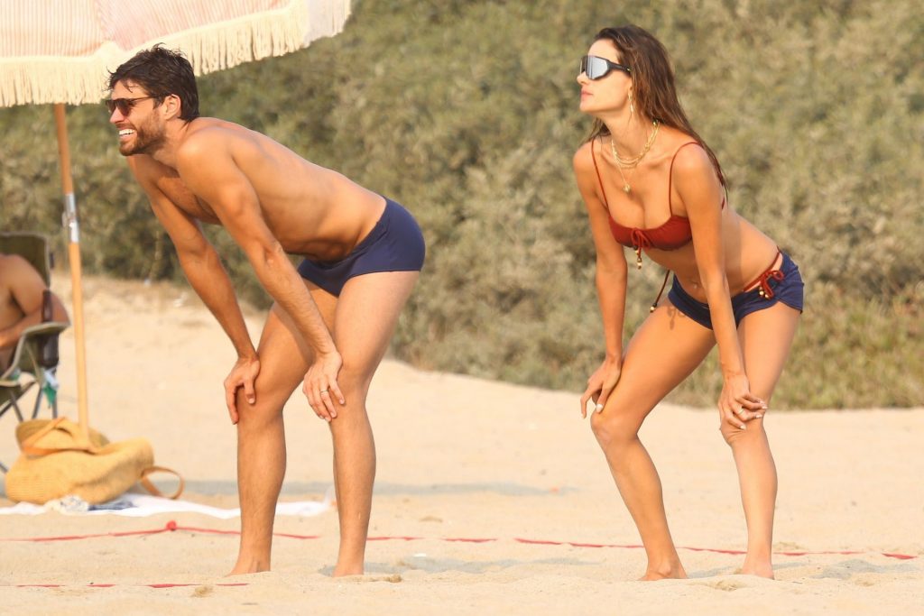 It’s Happening Again: Alessandra Ambrosio Looks Hot While Playing Volleyball gallery, pic 2