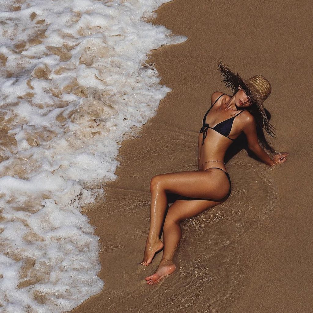 Pretty Blonde Brooklyn Kelly Posing in Bikini and Enjoying Skinny Dipping Too gallery, pic 6