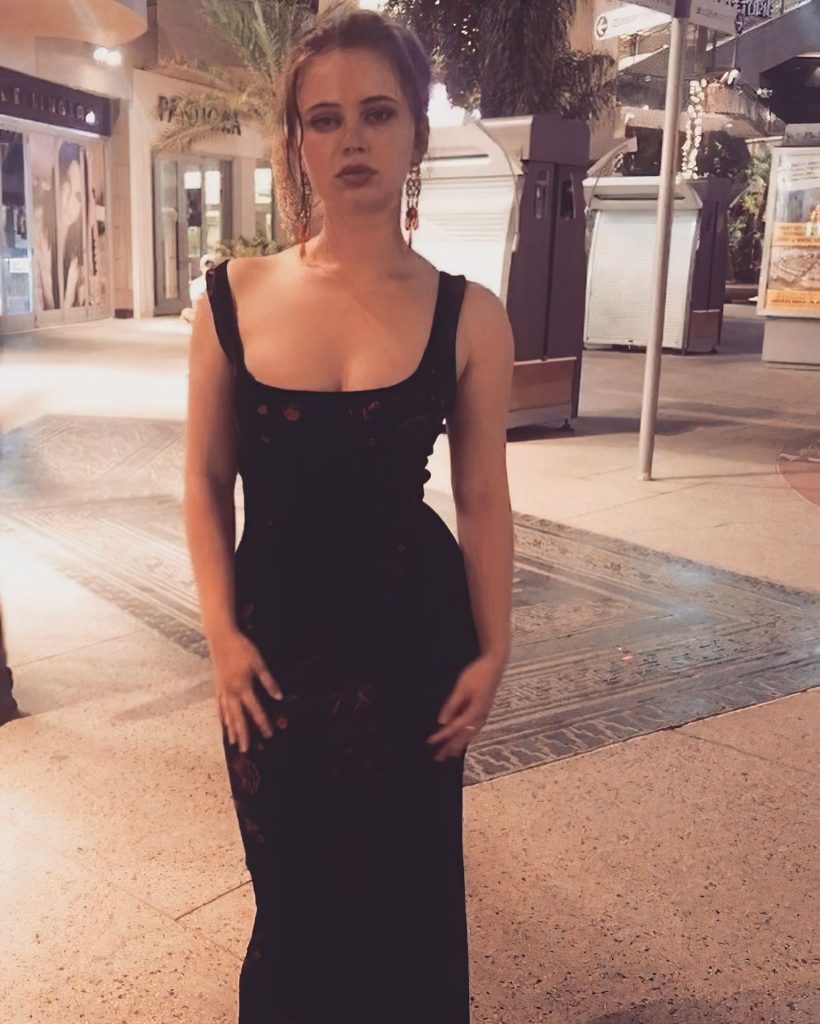 Young Sierra McCormick Looking Hot in Social Media Pictures gallery, pic 8