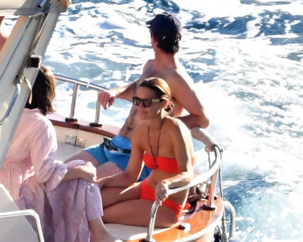 Rejoice: Pippa Middleton Shows Her Bikini Body Once Again gallery, pic 4