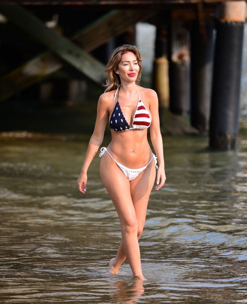 Attention-Hungry Has-Been Farrah Abraham Flaunts It in a Slutty Bikini gallery, pic 62
