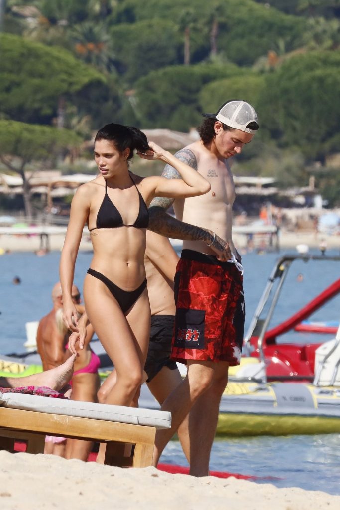 Julian Perretta’s Mystery Girlfriend Looks Great in a Skimpy Bikini gallery, pic 22