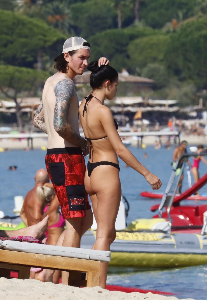 Julian Perretta’s Mystery Girlfriend Looks Great in a Skimpy Bikini gallery, pic 44