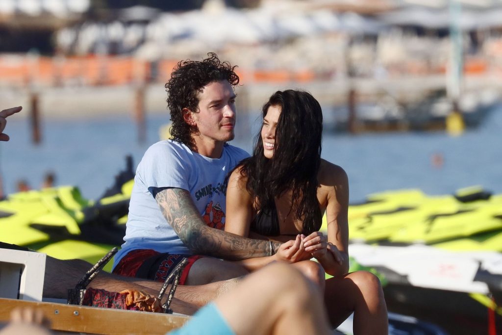 Julian Perretta’s Mystery Girlfriend Looks Great in a Skimpy Bikini gallery, pic 58