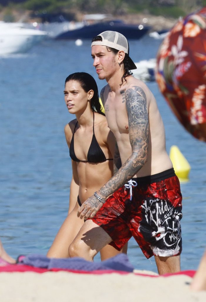 Julian Perretta’s Mystery Girlfriend Looks Great in a Skimpy Bikini gallery, pic 76