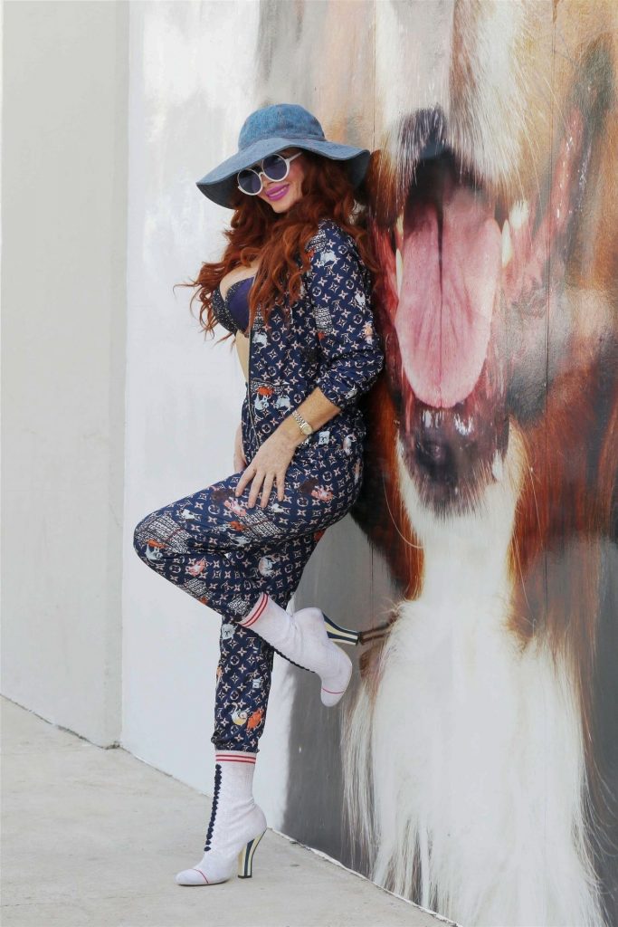 Hideous Hoe Phoebe Price Strikes a Bunch of Slutty Poses in LA gallery, pic 8