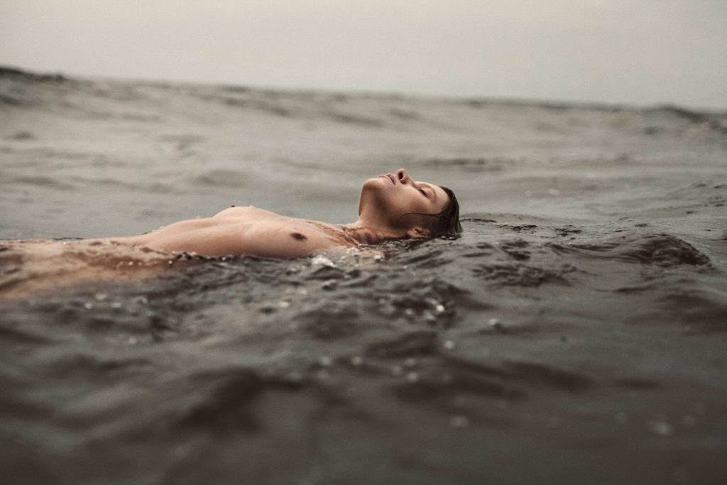 Angela Olszewska Enjoys the Waves While Totally Fucking Naked gallery, pic 16