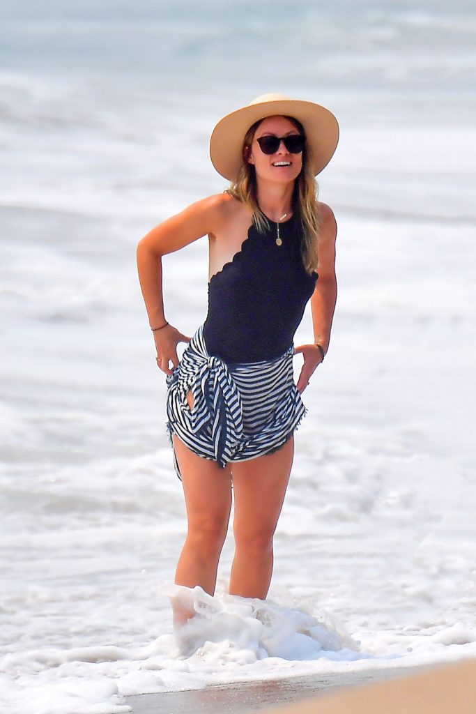 Sexy Olivia Wilde Playing Soccer at the Beach with Her Beloved Hubby gallery, pic 20