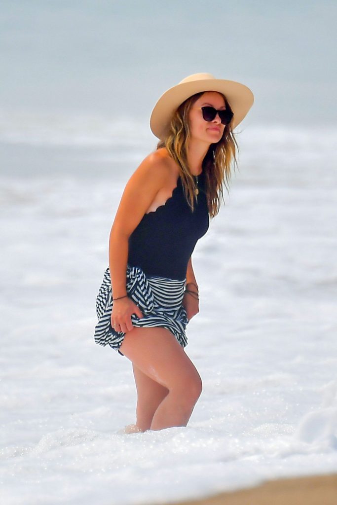 Sexy Olivia Wilde Playing Soccer at the Beach with Her Beloved Hubby gallery, pic 28