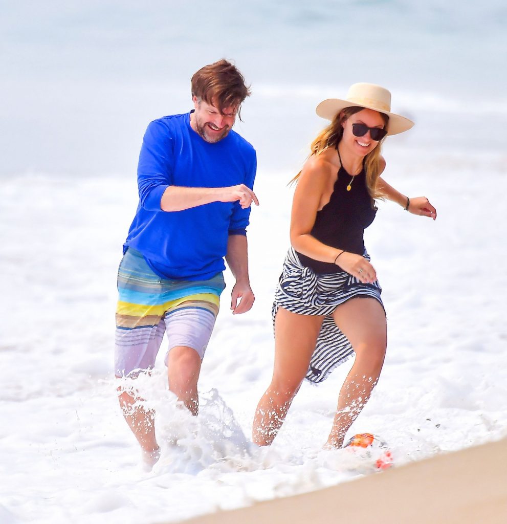 Sexy Olivia Wilde Playing Soccer at the Beach with Her Beloved Hubby gallery, pic 8