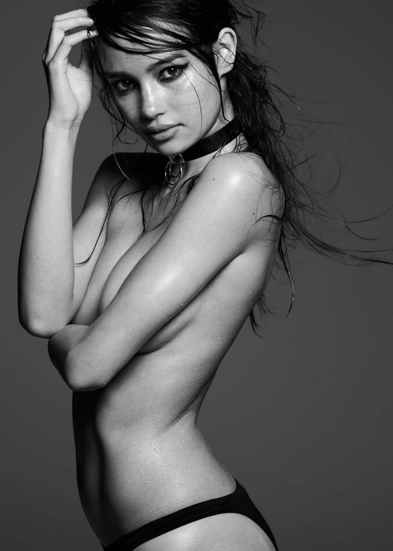 Kelsey Merritt topless pictures. 