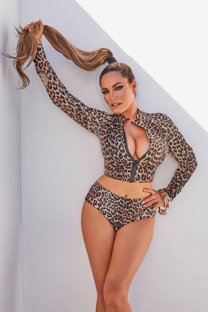 Kelly Brook’s 2021 Calendar is Pretty Raunchy (Six Preview Pictures) gallery, pic 8