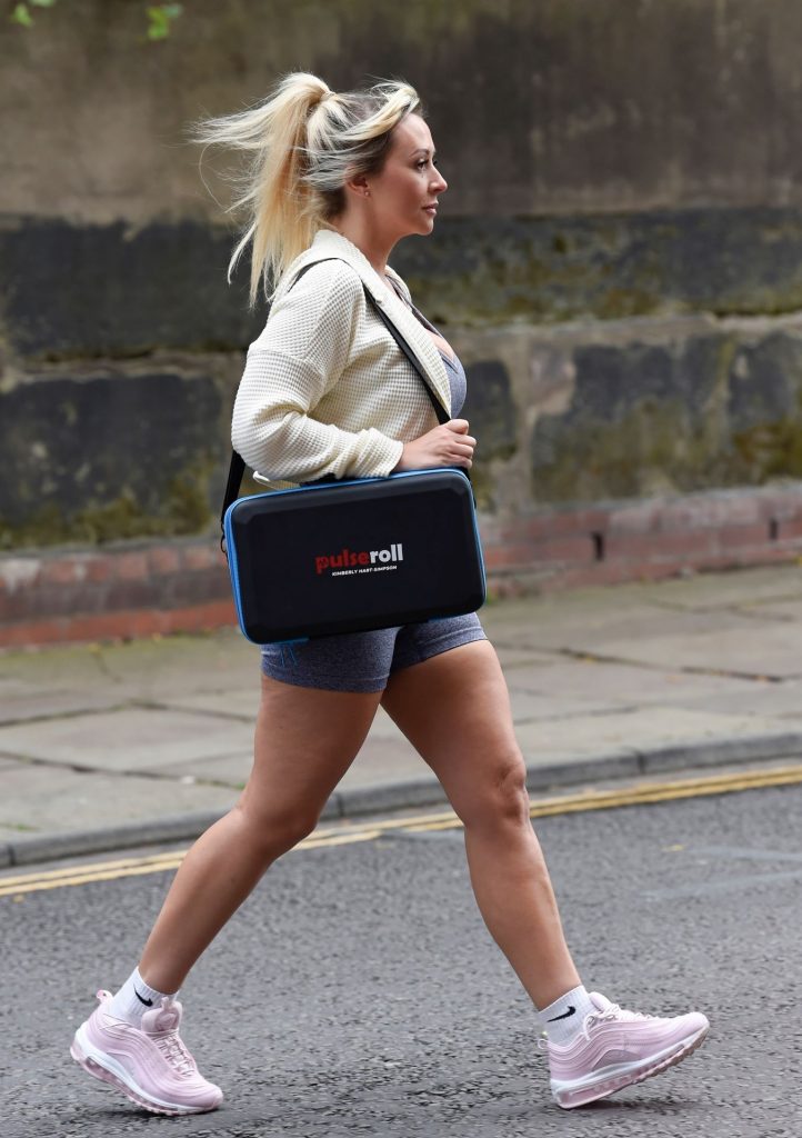 Stout Blonde Kimberly Hart-Simpson Looks Adorable in Snug Sportswear gallery, pic 12