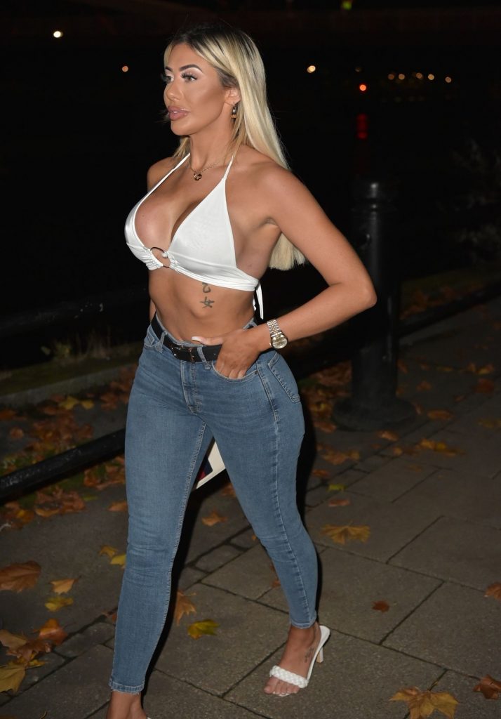 Blonde Bimbo Chloe Ferry Shows Her Midriff and Big Boobs in HQ gallery, pic 20