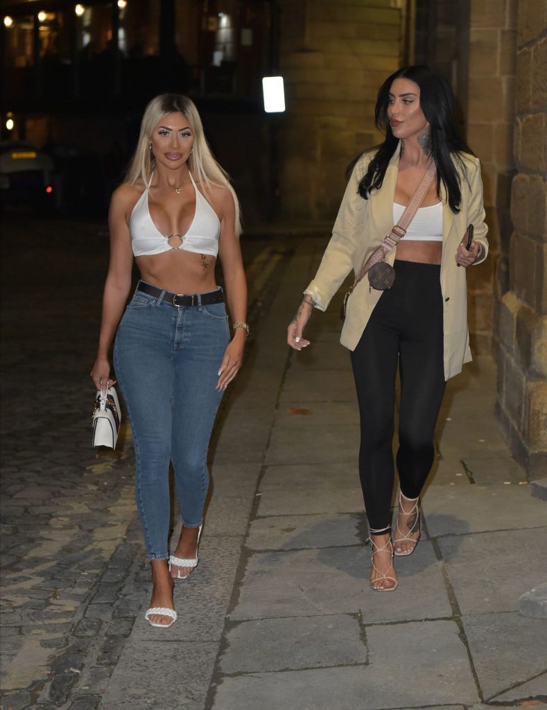 Blonde Bimbo Chloe Ferry Shows Her Midriff and Big Boobs in HQ gallery, pic 30