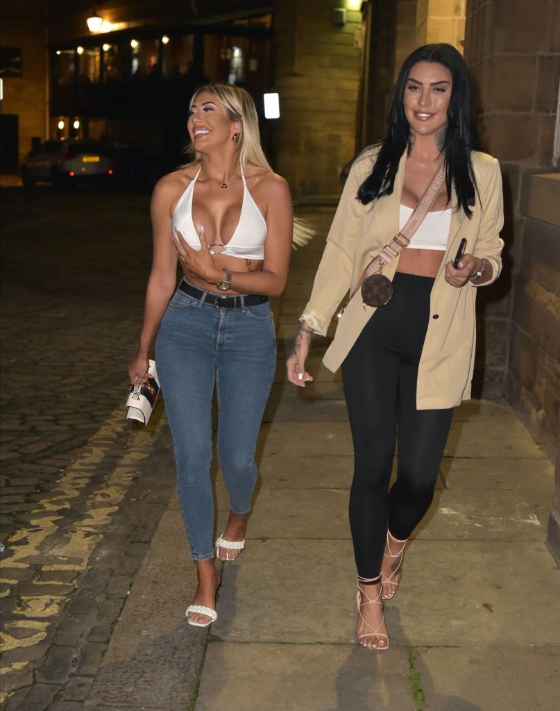 Blonde Bimbo Chloe Ferry Shows Her Midriff and Big Boobs in HQ gallery, pic 38