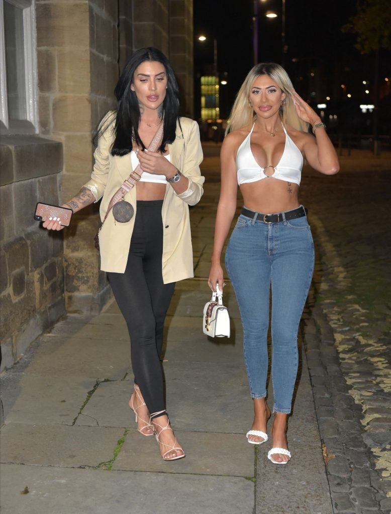 Blonde Bimbo Chloe Ferry Shows Her Midriff and Big Boobs in HQ gallery, pic 40