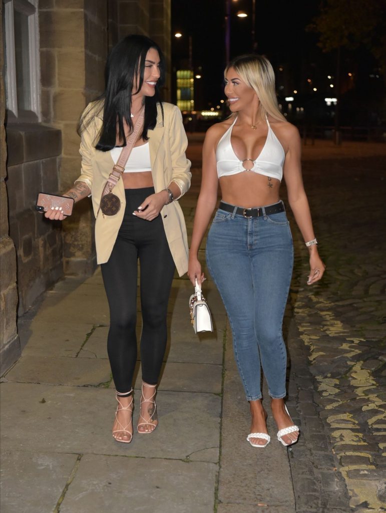 Blonde Bimbo Chloe Ferry Shows Her Midriff and Big Boobs in HQ gallery, pic 44