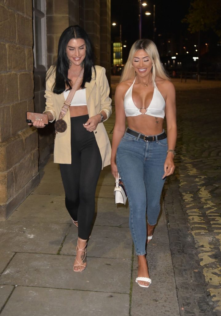 Blonde Bimbo Chloe Ferry Shows Her Midriff and Big Boobs in HQ gallery, pic 46