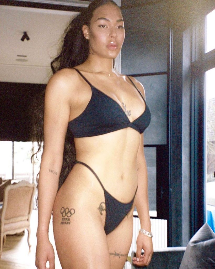 Fit Beauty Liz Cambage Strips Naked in a Sensational Photoshoot gallery, pic 36