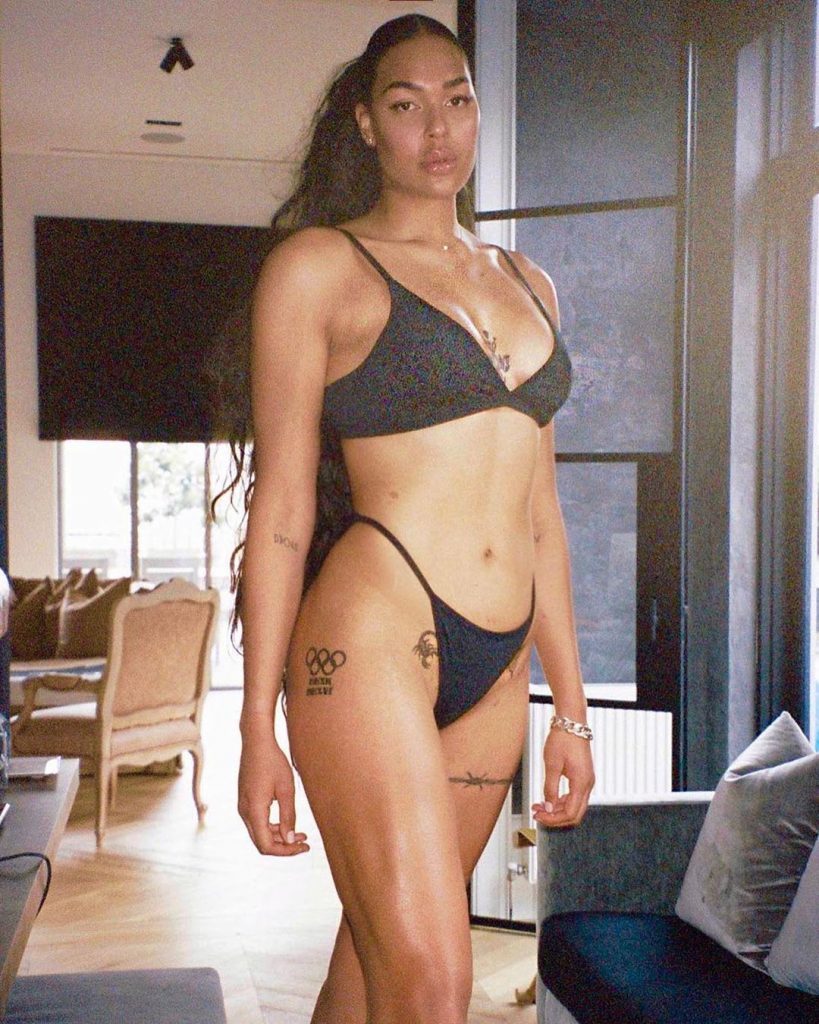 Fit Beauty Liz Cambage Strips Naked in a Sensational Photoshoot gallery, pic 8