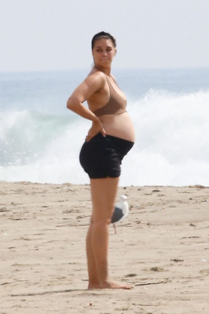 Pregnant April Love Geary Looks Exactly How You Would Expect gallery, pic 8