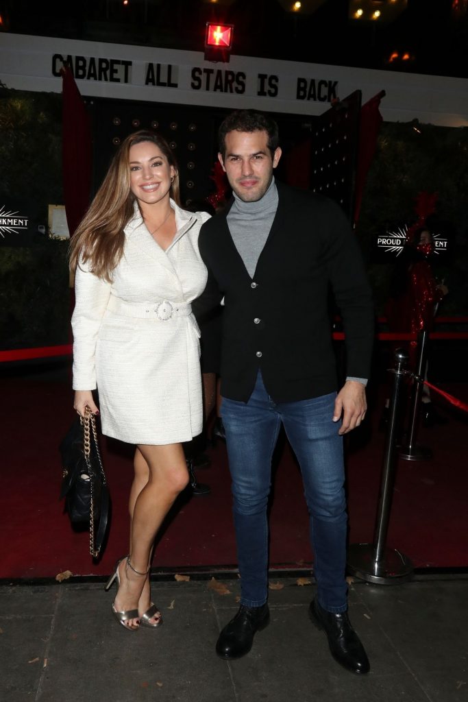 Chubby Chick Kelly Brook Showing Her Sexy Legs in a Modest Outfit gallery, pic 30