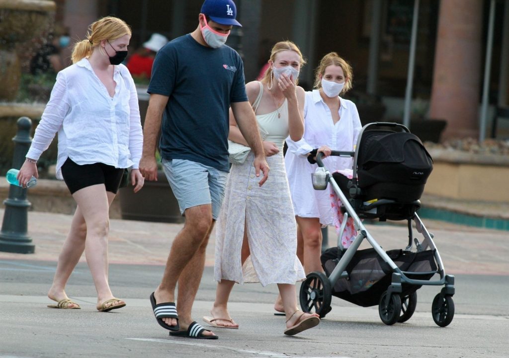 Ghostly Pale Blonde Actress Dakota Fanning Looks Sexy in a Dress gallery, pic 14