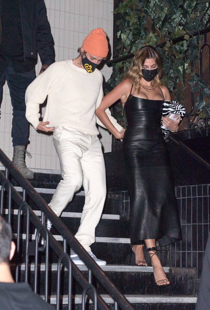 No Surprises: Hailey Bieber Looks Amazing in a Leather Garb gallery, pic 36