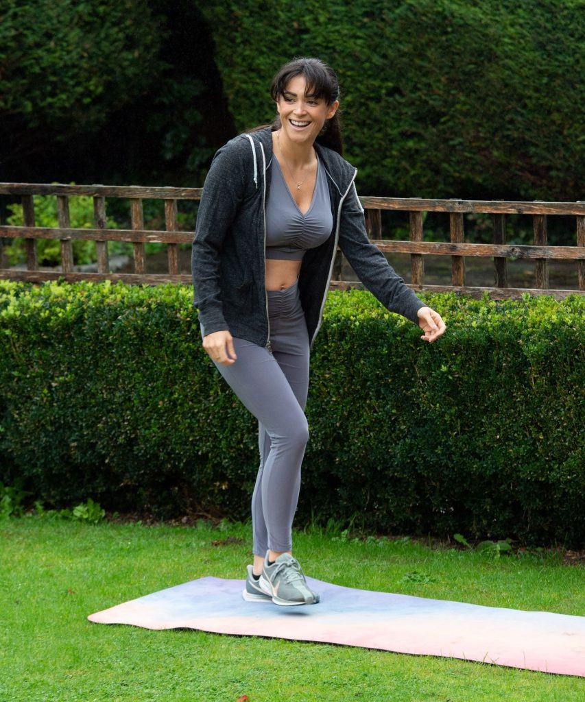 Yoga Mom Casey Batchelor Showing Her Fit Body During a Workout gallery, pic 12