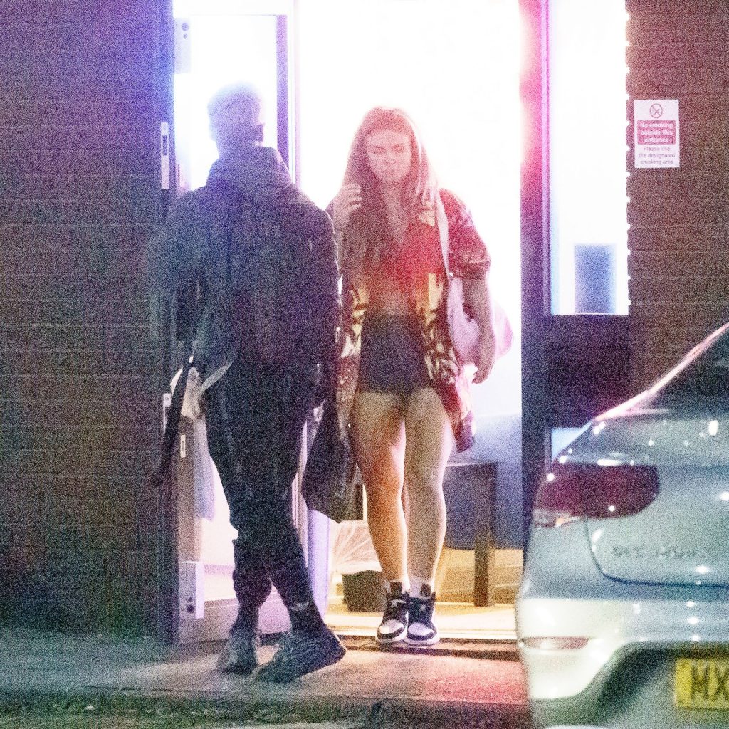 Redhead Maisie Smith Showing Her Phat Butt and Meaty Thighs in Public gallery, pic 136