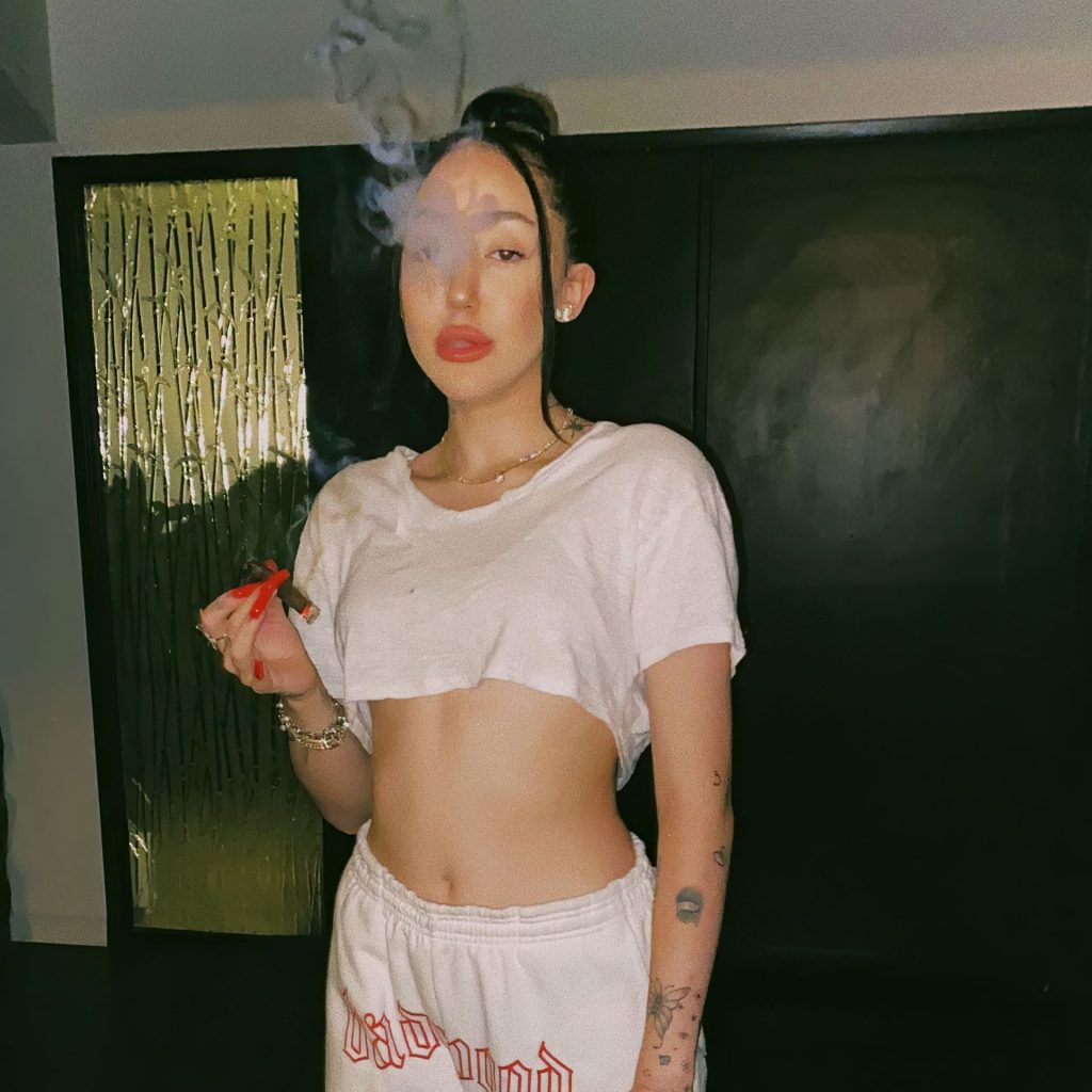 Collection of the Sluttiest Noah Cyrus Pictures from Various Sources gallery, pic 16