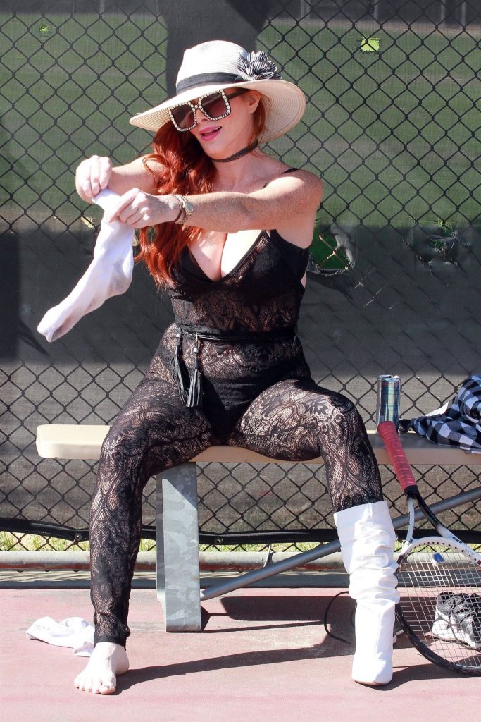 Dumb Bitch Phoebe Price Striking “Sexy” Poses on a Tennis Court gallery, pic 28