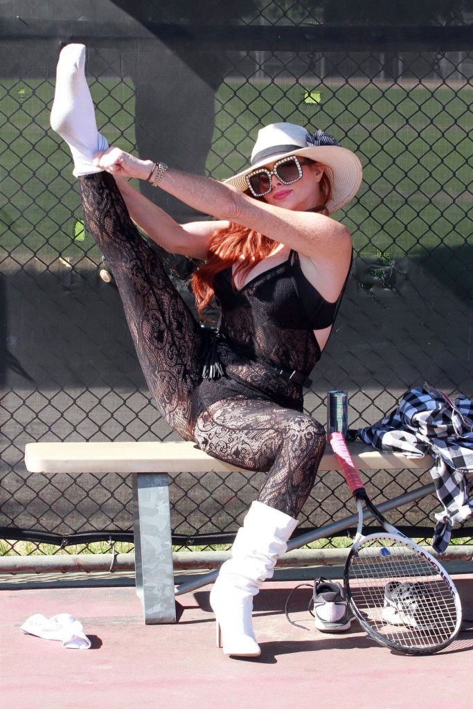 Dumb Bitch Phoebe Price Striking “Sexy” Poses on a Tennis Court gallery, pic 30