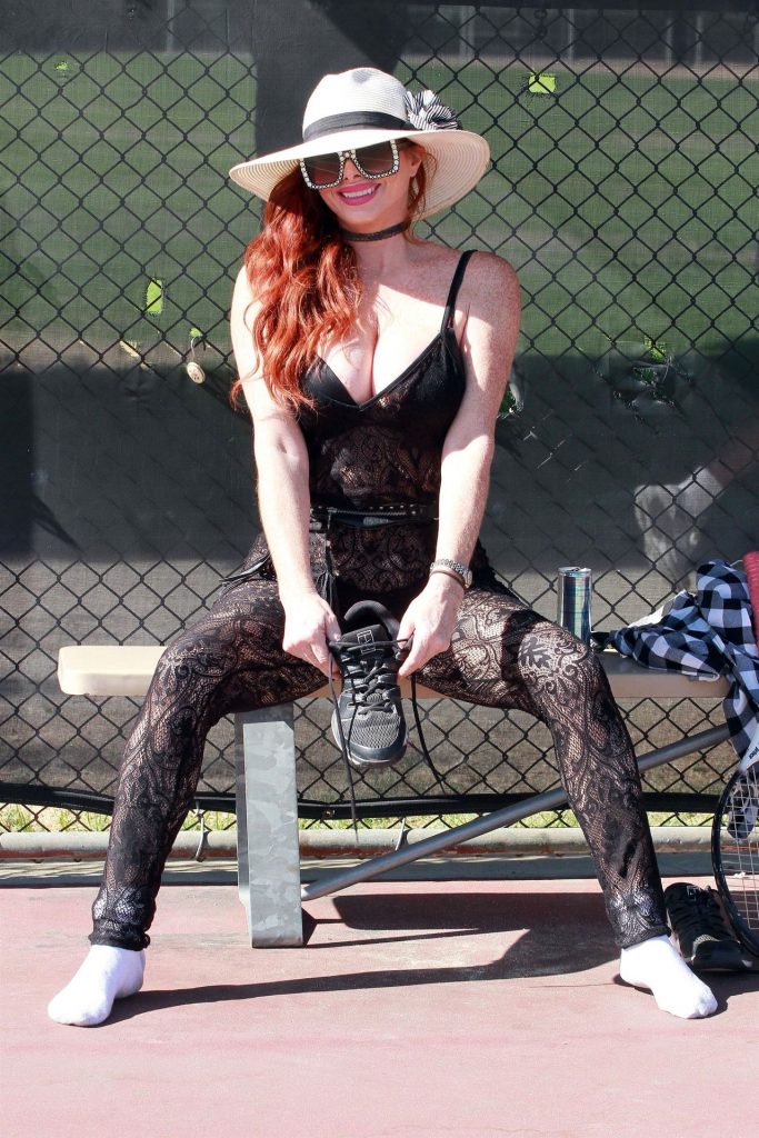 Dumb Bitch Phoebe Price Striking “Sexy” Poses on a Tennis Court gallery, pic 36