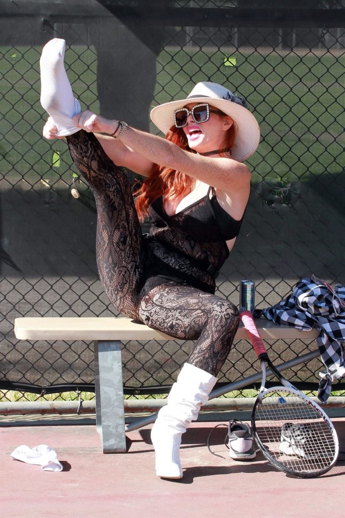 Dumb Bitch Phoebe Price Striking “Sexy” Poses on a Tennis Court gallery, pic 40