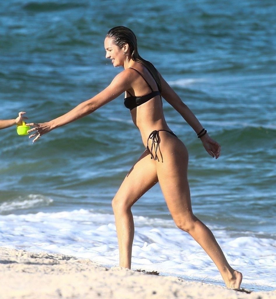 Candice Swanepoel Shows INSANE Body in a Very Revealing Swimsuit gallery, pic 24