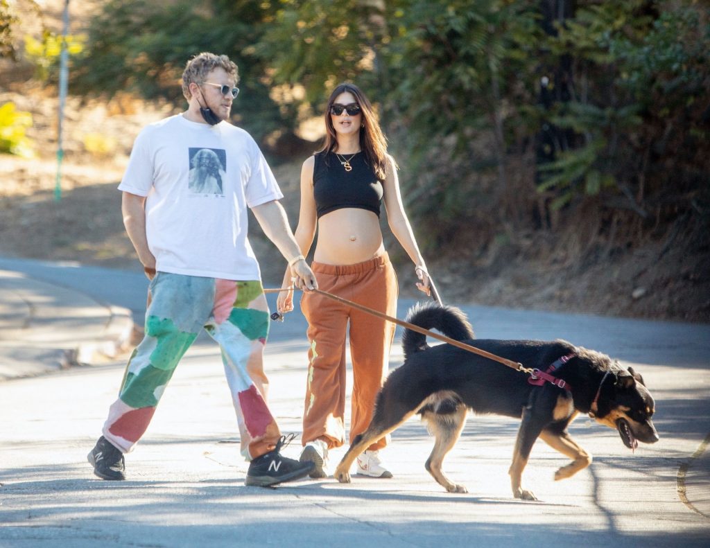 Emily Ratajkowski Hiking and Looking Really Cheery with Her Baby Bump on Display gallery, pic 88