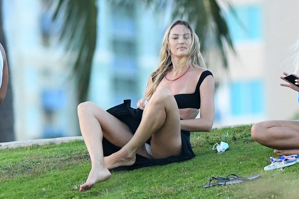 Leggy Model Candice Swanepoel Accidentally Shows Her Underwear gallery, pic 60