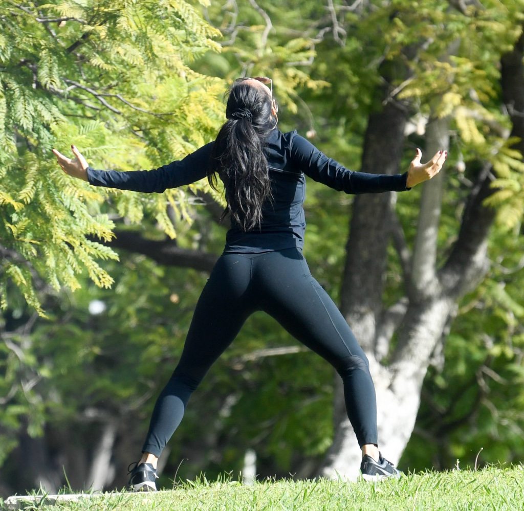 Gorgeous Nicole Scherzinger Running Around and Squatting in a Park gallery, pic 14